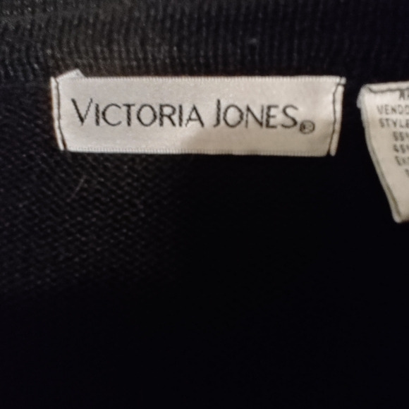 Woman's Christmas Cardigan Victoria Jones Embroidered Poinsettia Beads Pearls XL - Picture 7 of 7